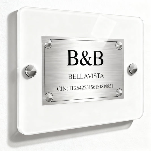 Targa CIN plexiglass bianco e placca argento personalizzata casa vacanze fondo bianco — Lo Realizzo®