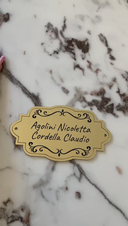 Targa Porta Ingresso Personalizzata Adesiva (Targa classica con omini)